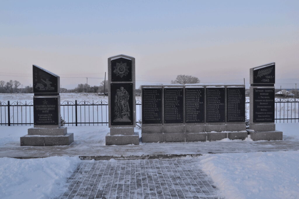 Памятники в с.Песчаное